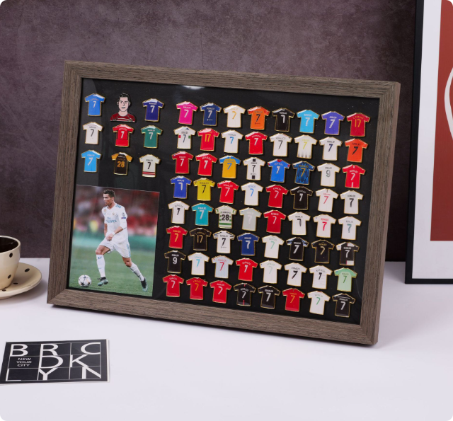 Cristiano Ronaldo Jersey Pin Collection 72-piece set — media 1