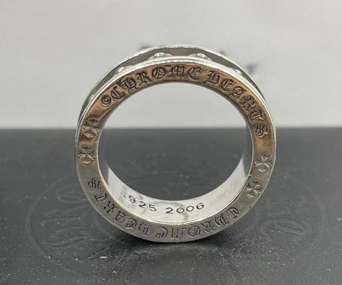 TINY CH PLUS SPINNER RING