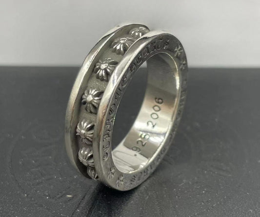 TINY CH PLUS SPINNER RING