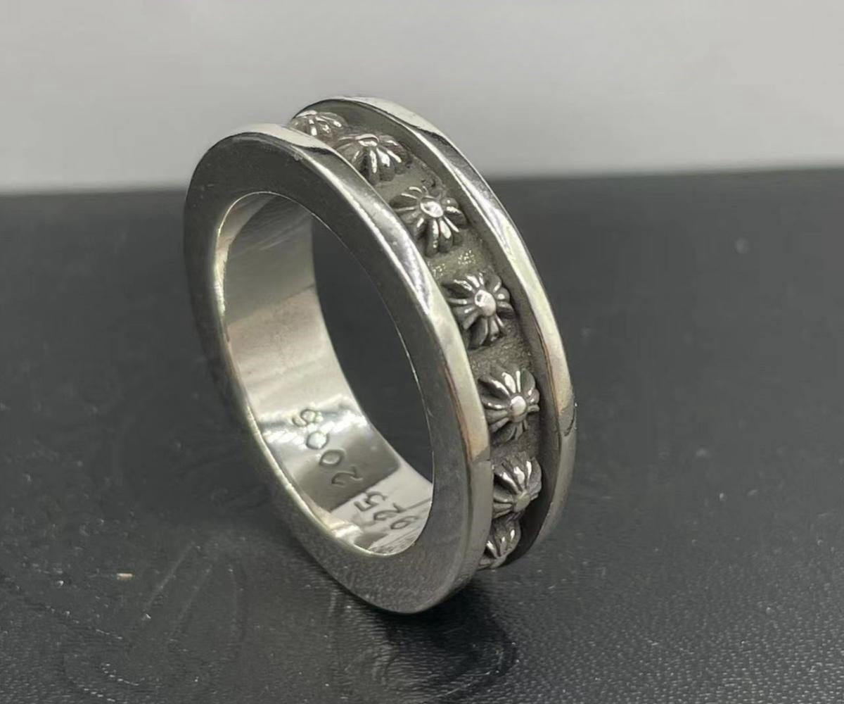 TINY CH PLUS SPINNER RING